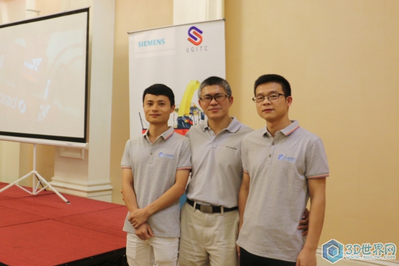 8中场休息时，3D世界网负责人与西门子技术专家陈文江合影留念.JPG