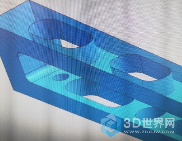 画图时遇到这种情况怎么回事？零件某些部分是透明的，可是并没有设置透明度啊？