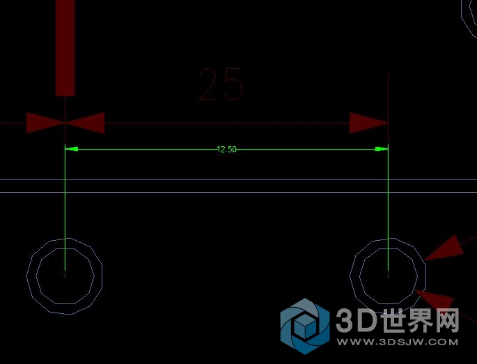 UG里面是25，比列2：1.CAD里面标注是12.5