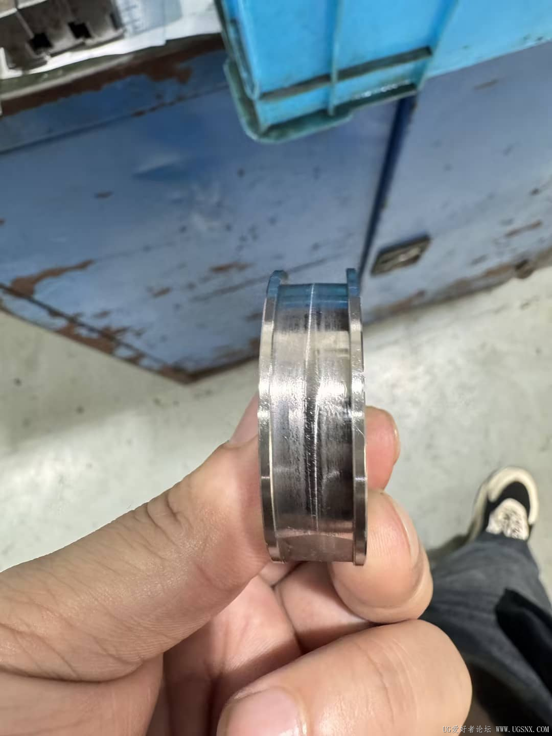 中间加工一条痕迹，请大神看看有解决办法吗